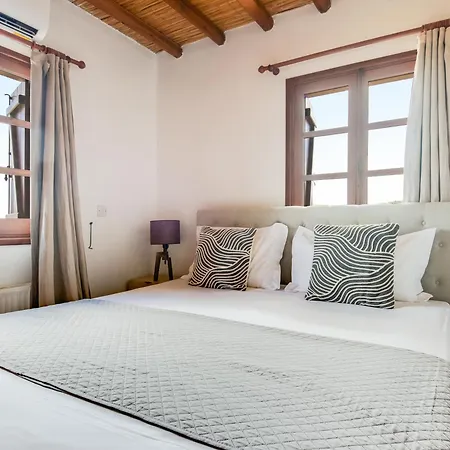 Vilă Sea-View Retreat - Villas With Private Pools