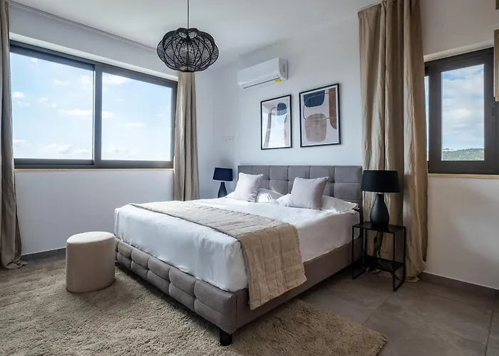 Private Sea-view With Pools *